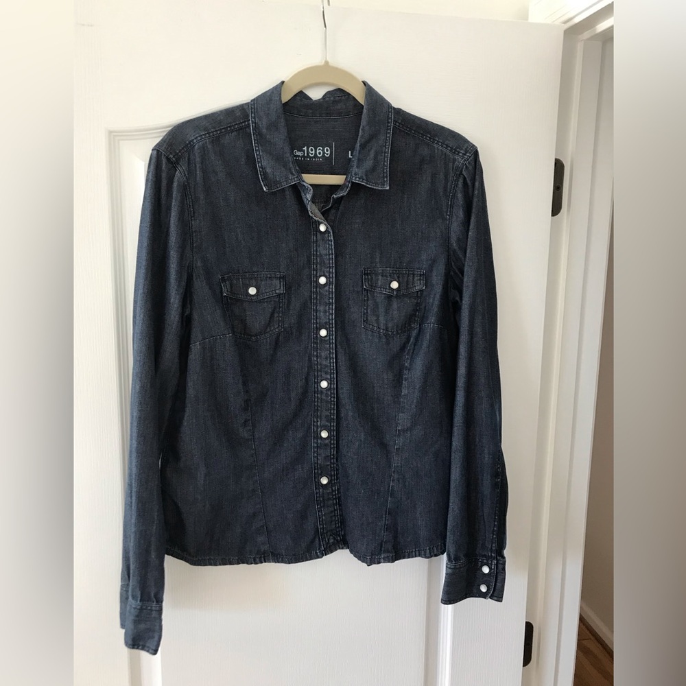 GAP Denim Snap shirt